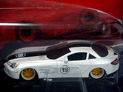 Maisto Elite Transport Set - Mercedes Race Team Vehicle Support Flatbed Tow Truck with Mercedes-Benz SLR McLaren