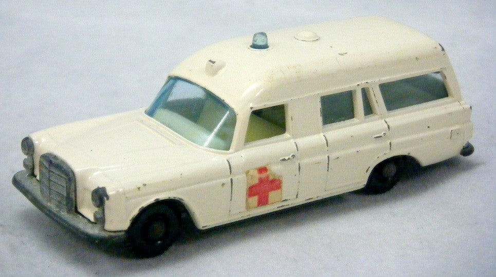 Matchbox - Mercedes-Benz "Binz" Ambulance  