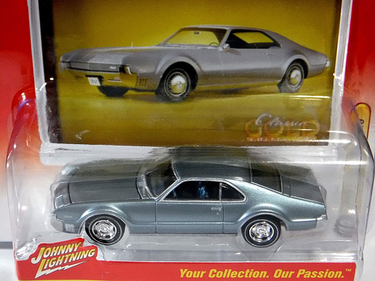 Johnny Lightning Classic Gold - 1966 Oldsmobile Toronado