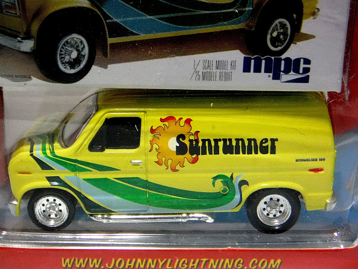 Johnny Lightning Classic Plastic Series -  Ford Econoline Sunrunner Van