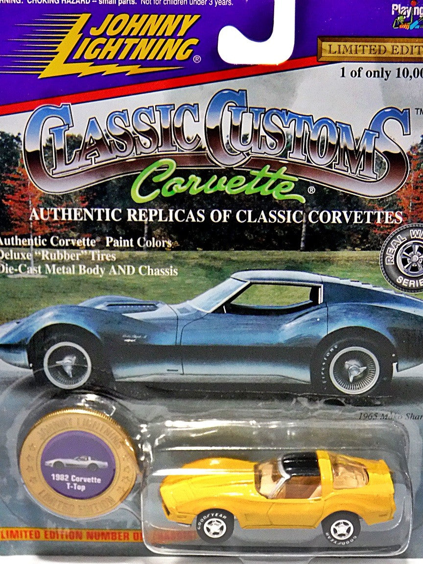 Johnny Lightning - Classic Customs Corvette 1982 Corvette Coupe