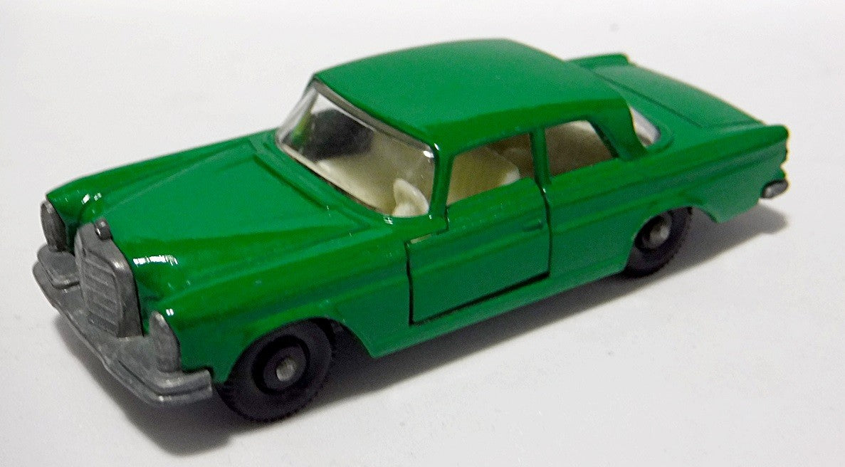 Matchbox Regular Wheels - Mercedes-Benz 300 SE Sedan
