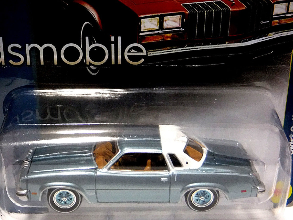 Johnny Lightning Classic Gold: 1977 Oldsmobile Cutlass Supreme
