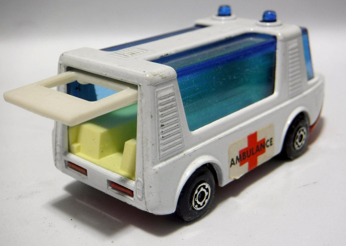 Matchbox - Stretcha Fetcha EMT Ambulance