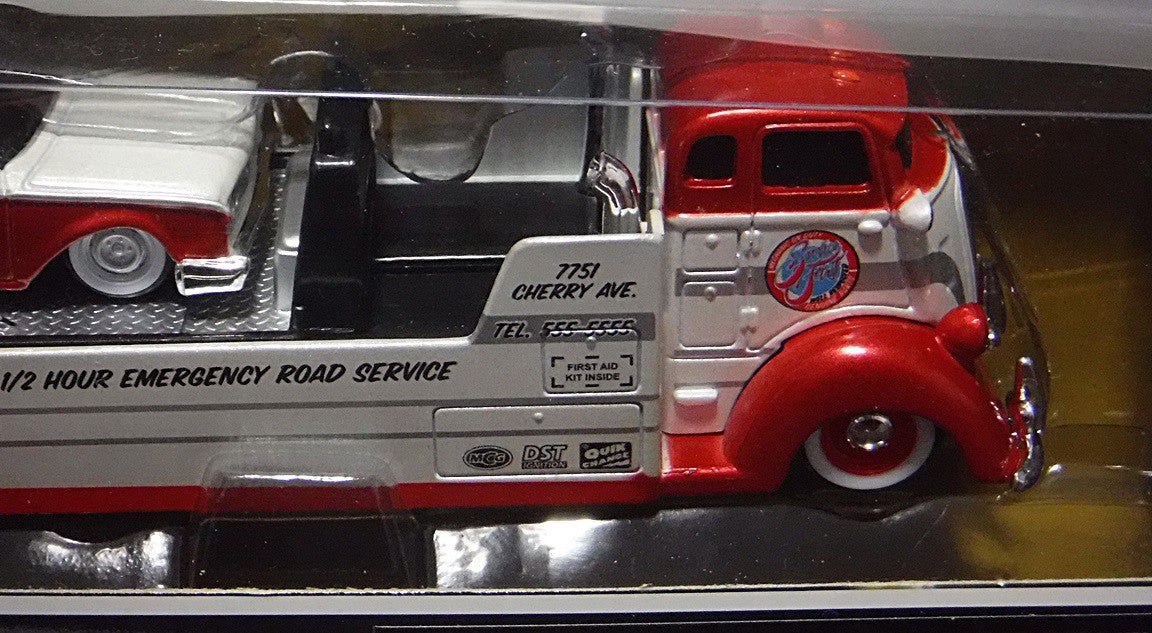 Maisto - Tow & Go - 1960 Ford Starliner and  Flatbed Tow Truck