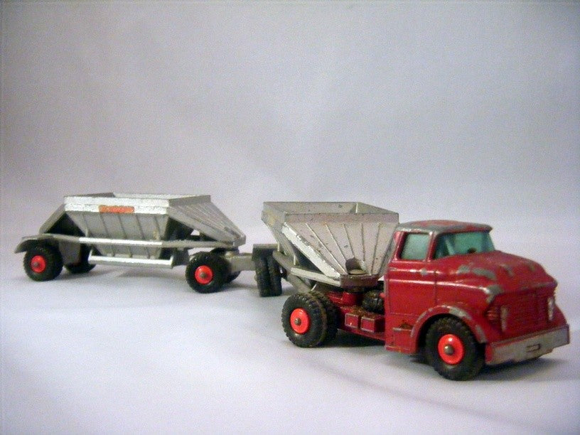 Matchbox Major Packs GMC Tractor and Fruehauf Hooper Train