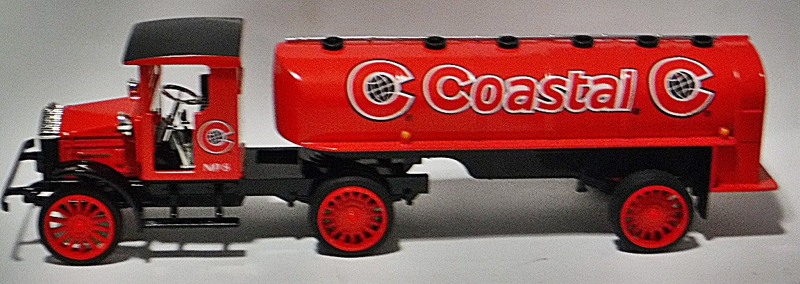 Ertl - 1920 Pierce Arrow Coastal Oil Tanker and 1949 Ford Set
