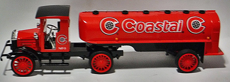 Ertl - 1920 Pierce Arrow Coastal Oil Tanker and 1949 Ford Set