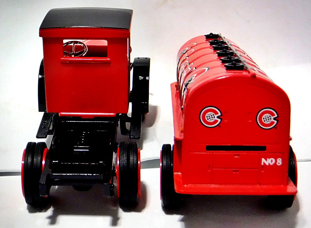 Ertl - 1920 Pierce Arrow Coastal Oil Tanker and 1949 Ford Set