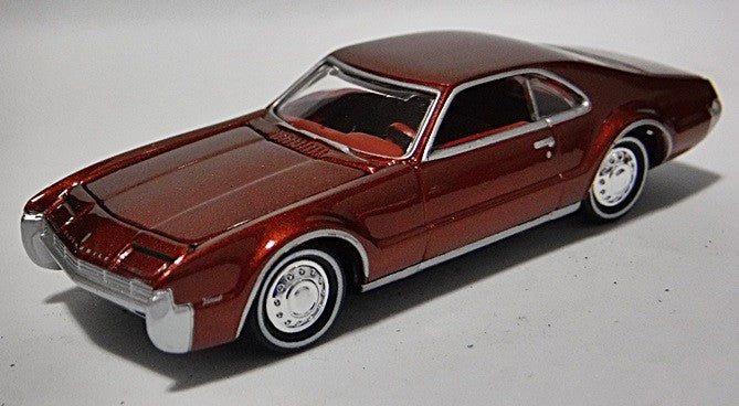Johnny Lightning Classic Gold - 1966 Oldsmobile Toronado