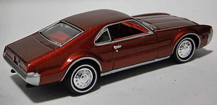 Johnny Lightning Classic Gold - 1966 Oldsmobile Toronado