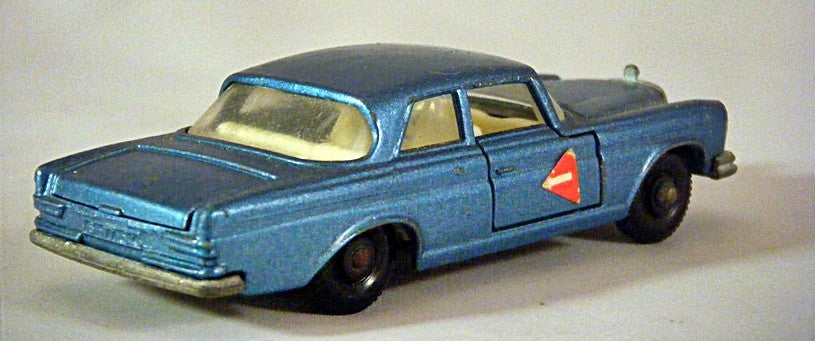 Matchbox Regular Wheels - Mercedes-Benz 300 SE Sedan