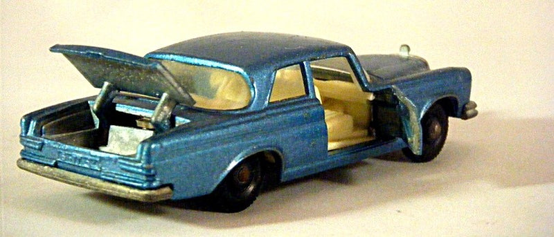 Matchbox Regular Wheels - Mercedes-Benz 300 SE Sedan