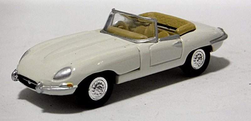 Johnny Lightning - British Invasion - 1961 Jaguar E-Type Convertible