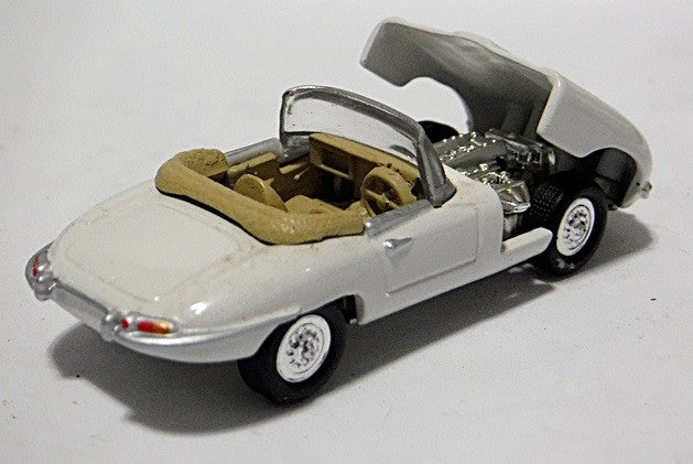 Johnny Lightning - British Invasion - 1961 Jaguar E-Type Convertible