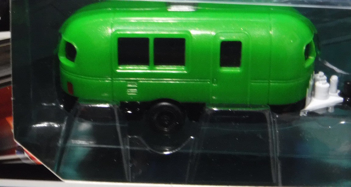 Maisto - Tow & Go - 1987 Chevy El Camino  and Camper Trailer Set