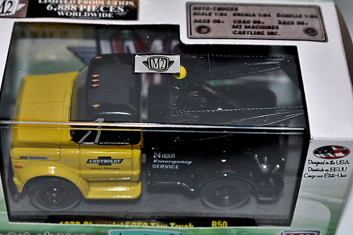M2 Machines Auto-Trucks - 1970 Chevrolet C60 Tow Truck