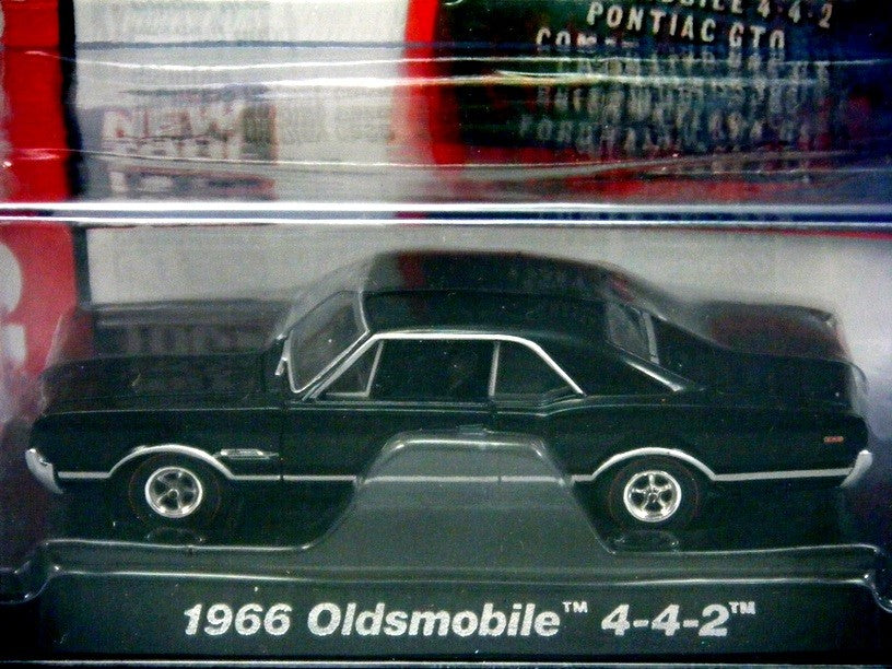 Auto World Licensed Series - 1966 Oldsmobile 4-4-2