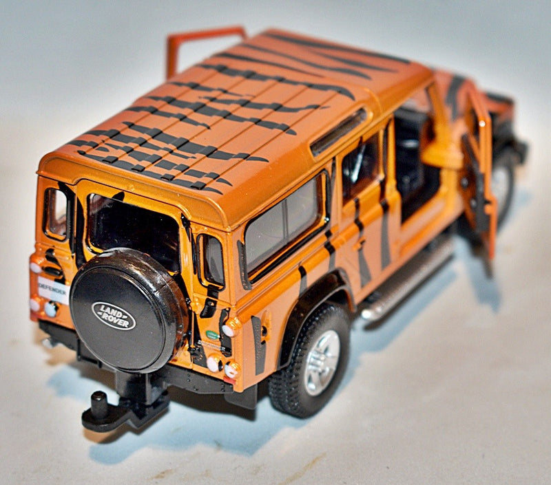 RMZ Toys - Land Rover Defender Safari