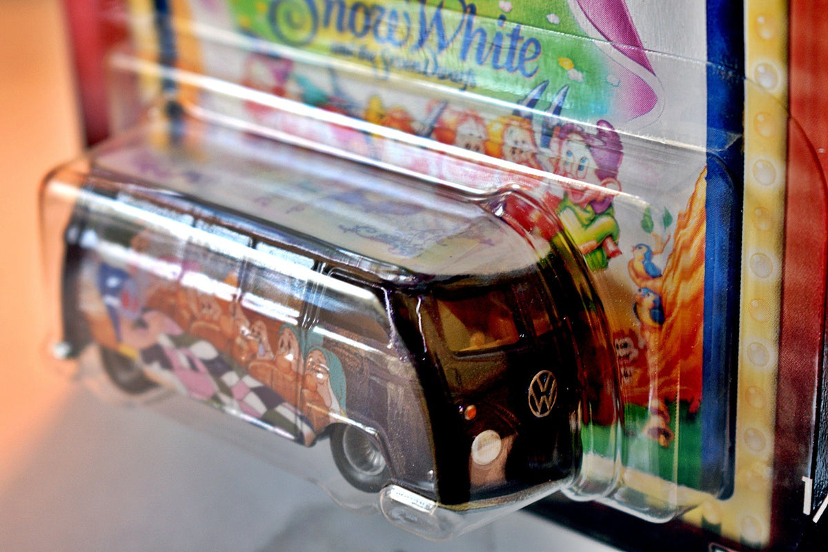 Hot Wheels  Disney Snow White - Volkswagen Type 2 Van (error package)