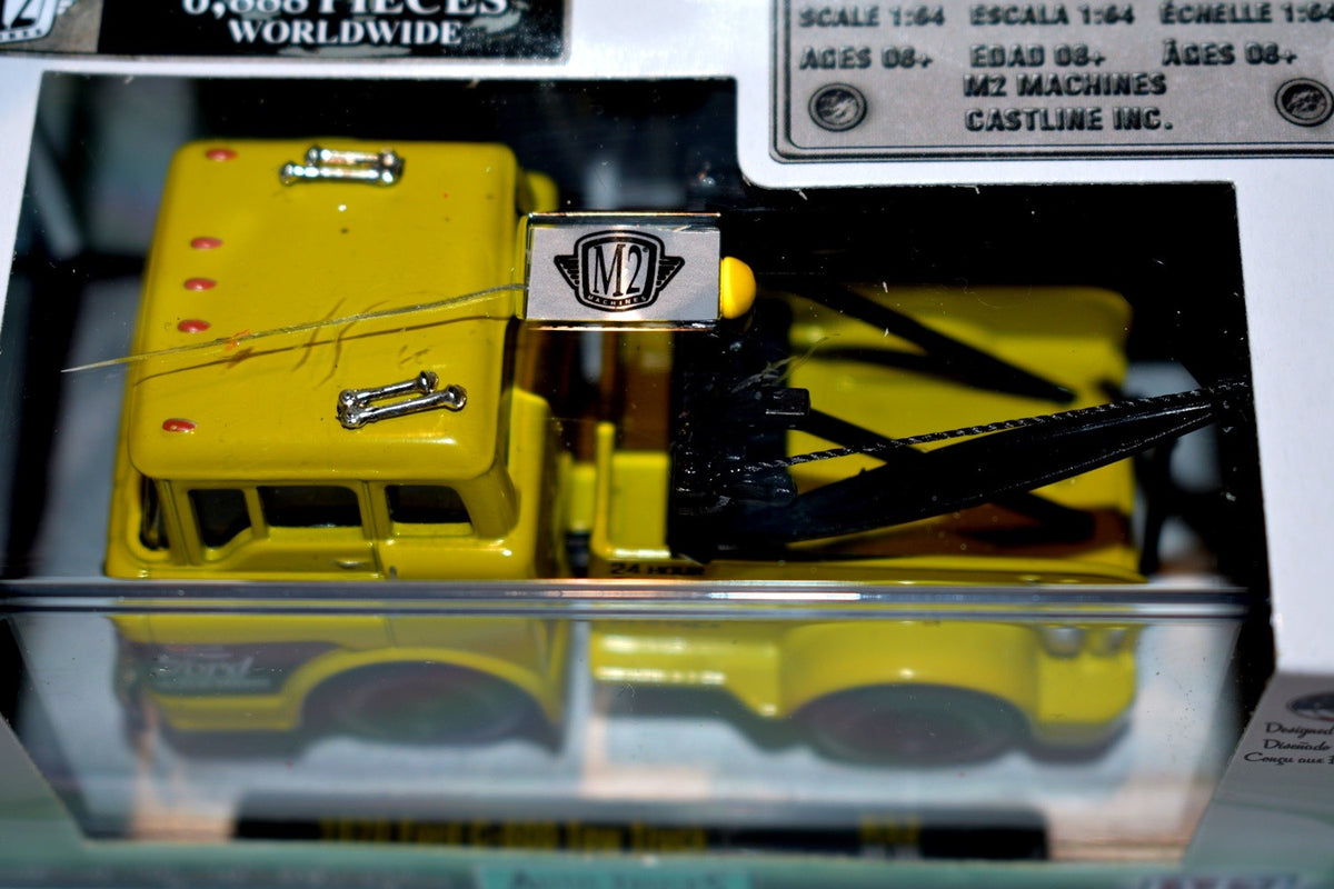 M2 Machines Auto-Trucks 1970 Ford C-600 Tow Truck