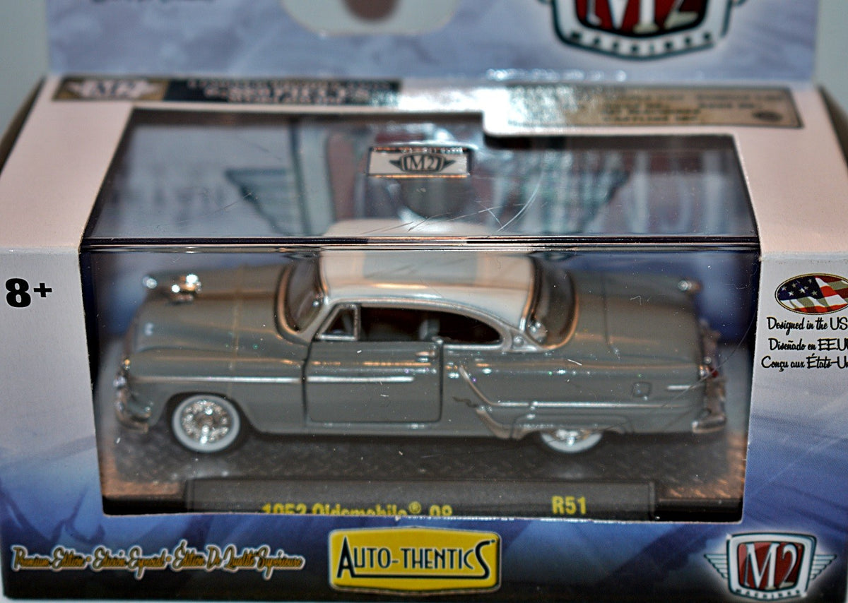 M2 Machines Auto-Thentics 1953 Oldsmobile 98