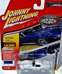 Johnny Lightning Muscle Cars USA - Rare White Lightning - 1972 Chevrolet Corvette C3 Coupe