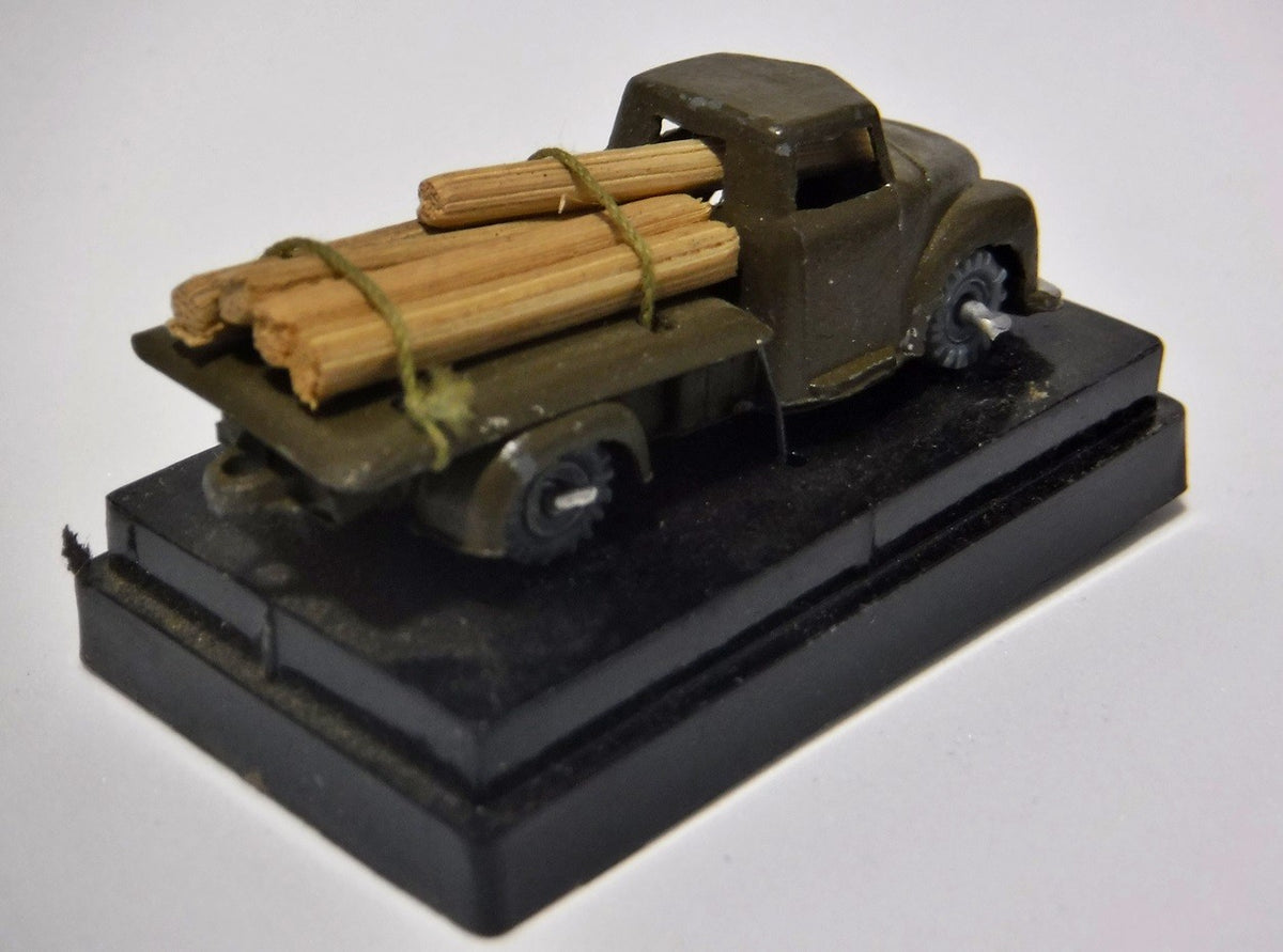 Ahi - 1950's Dodge Log Truck and display