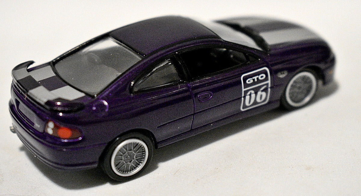 Johnny Lightning - Weekend Racers - 2004 Pontiac GTO