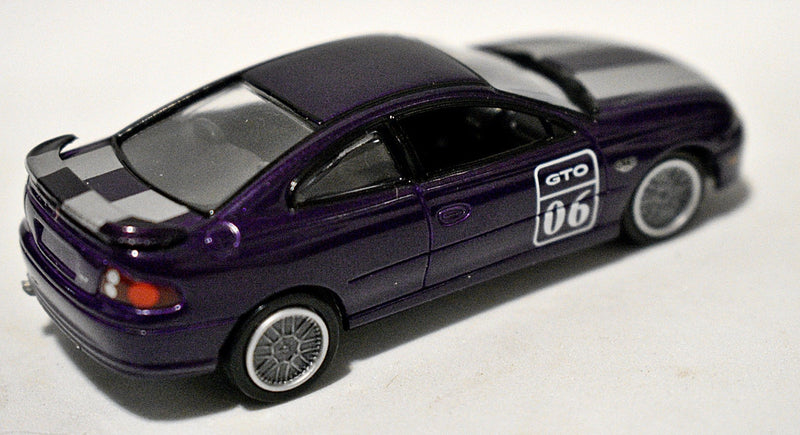 Johnny Lightning - Weekend Racers - 2004 Pontiac GTO
