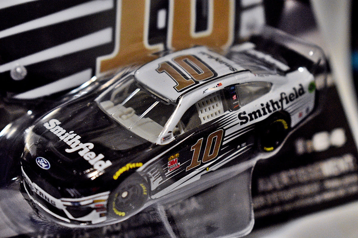 Lionel NASCAR Authentics - Aric Almirola Smithfield Ford Mustang