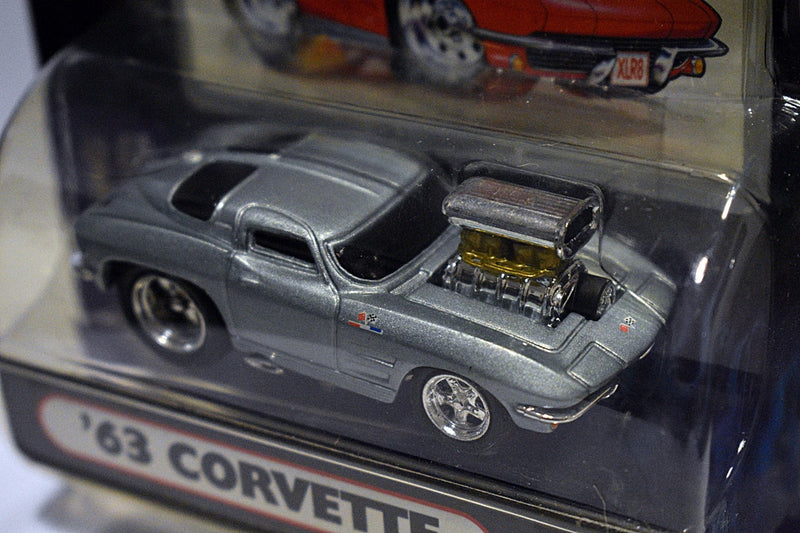 Muscle Machines 1963 Chevrolet Corvette Split Window Coupe