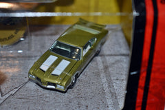 Johnny Lightning - Head To Head - 1968 vs 1971 Oldsmobile Cutlass 442 Set