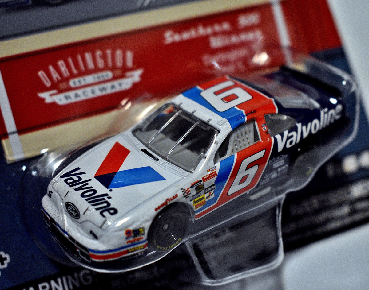 Lionel NASCAR Authentics - New Classics Series - Mark Martin 1993 Vavoline Ford Thunderbird Southern 500 Winner!