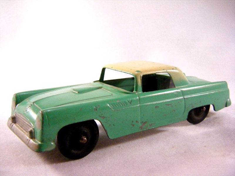 TootsieToy 1955 Ford Thunderbird Coupe