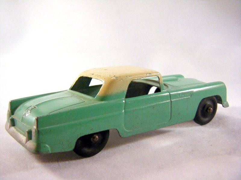 TootsieToy 1955 Ford Thunderbird Coupe