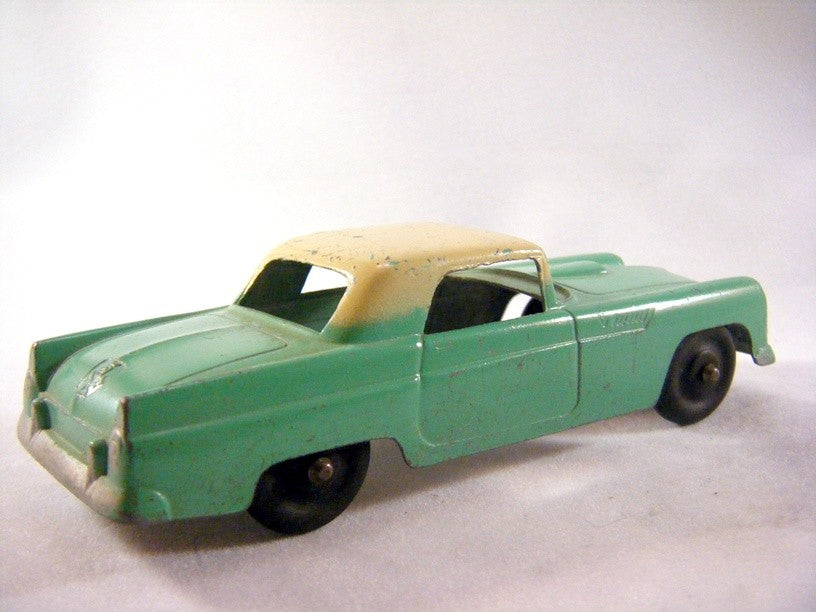 TootsieToy 1955 Ford Thunderbird Coupe