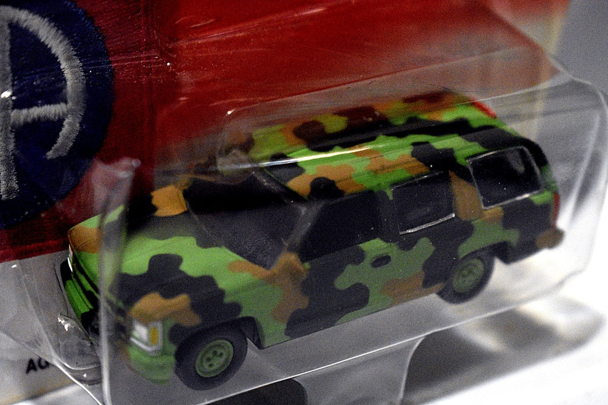Johnny Lightning - Chevrolet Tahoe Military Truck