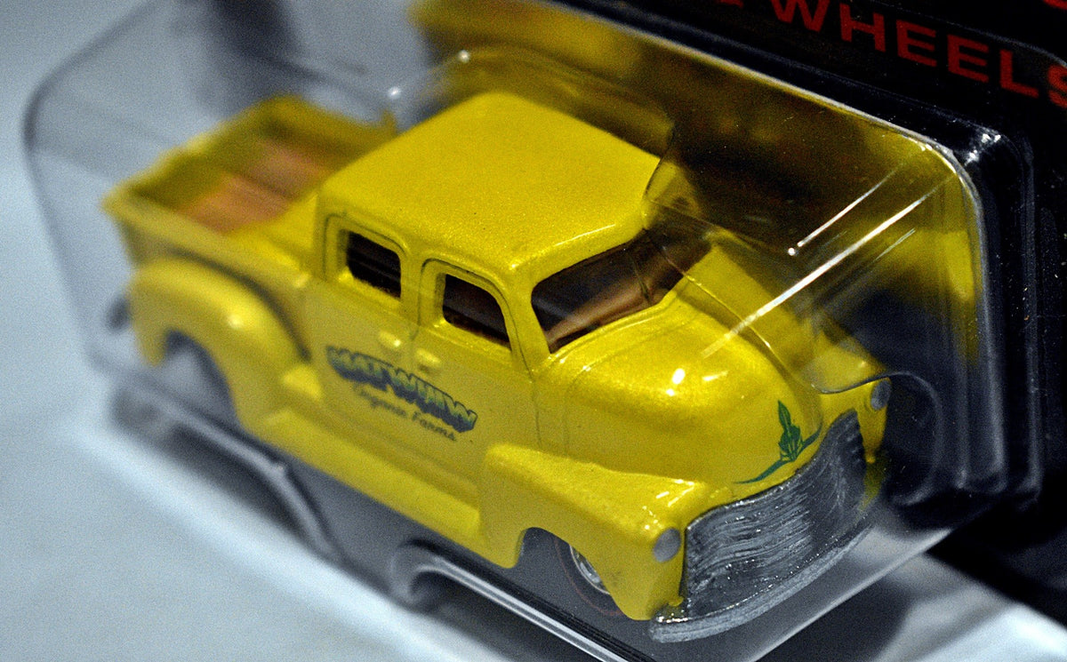Hot Wheels Ultra 1950s Chevrolet Pugnose Crew Cab Pickup Truck