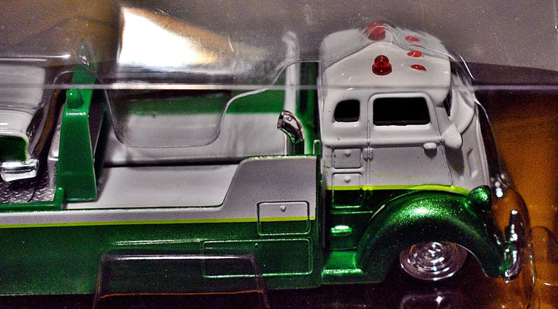 Maisto - Tow & Go - 1960 Ford Starliner and Flatbed Tow Truck
