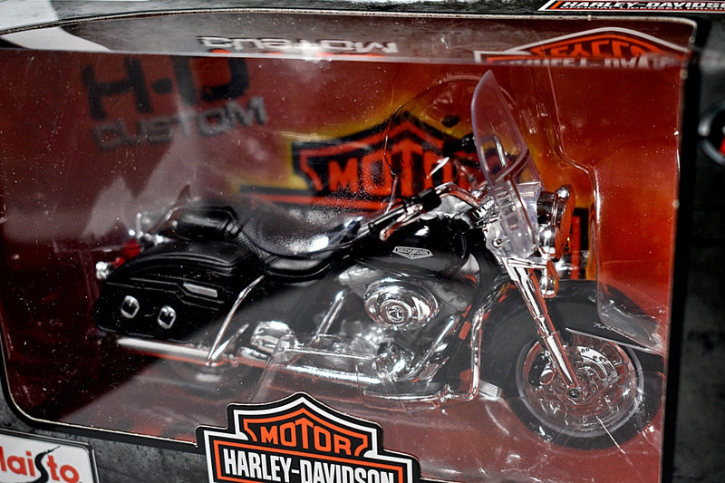 Maisto Harley Davidson Series 33 - 2001 FLHRC Road King