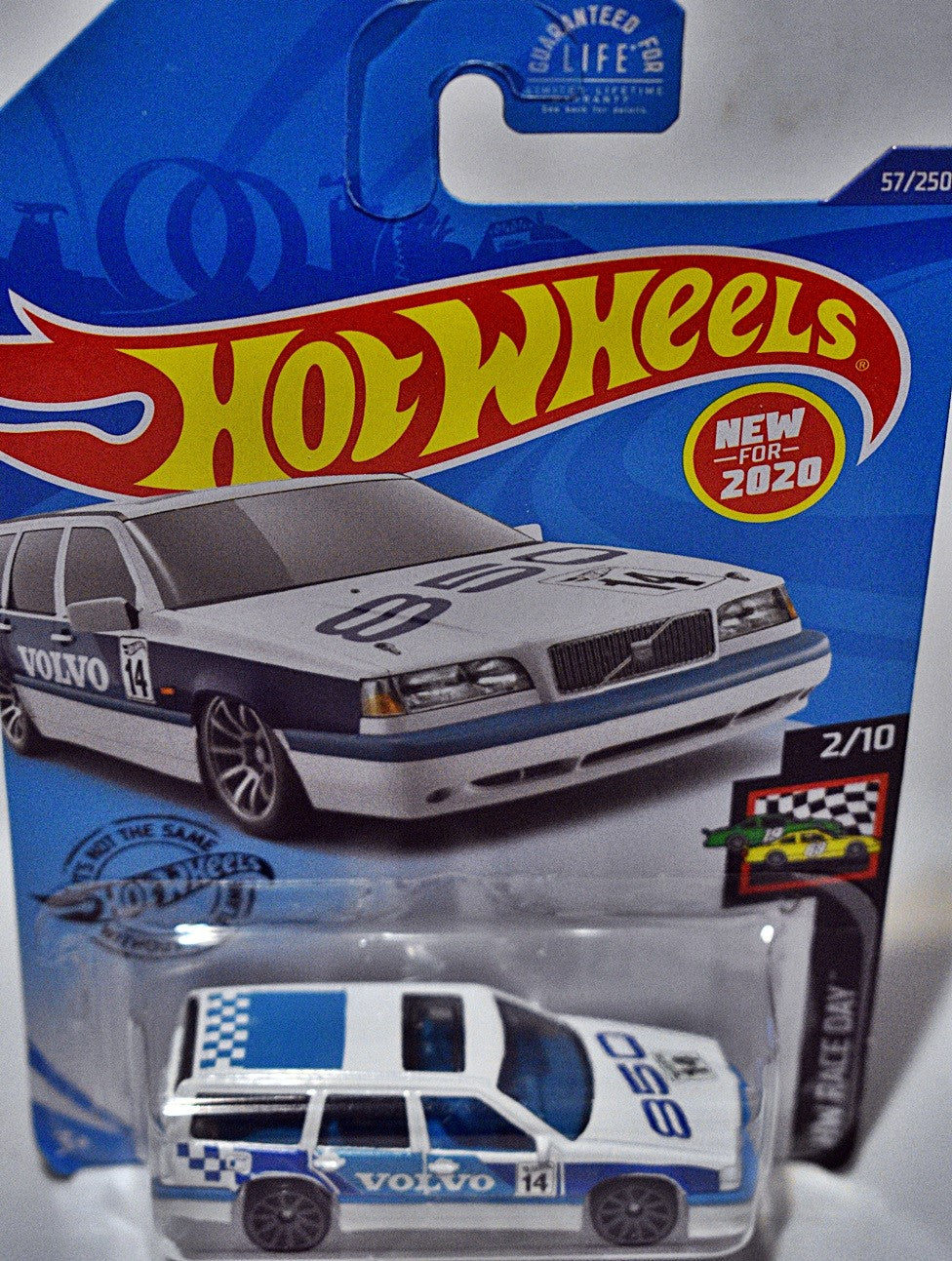 Hot Wheels - Volvo 850 Estate F! Safety Car