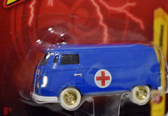Johnny Lightning -  LE White Lightning Chase - Volkswagen Transporter Ambulance