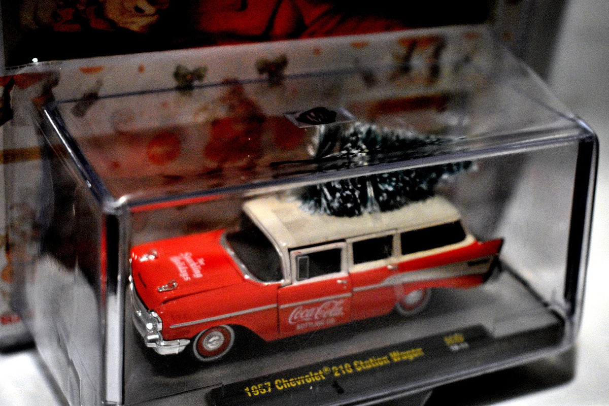 M2 Machines - Coca-Cola Christmas - 1957 Chevrolet Station Wagon