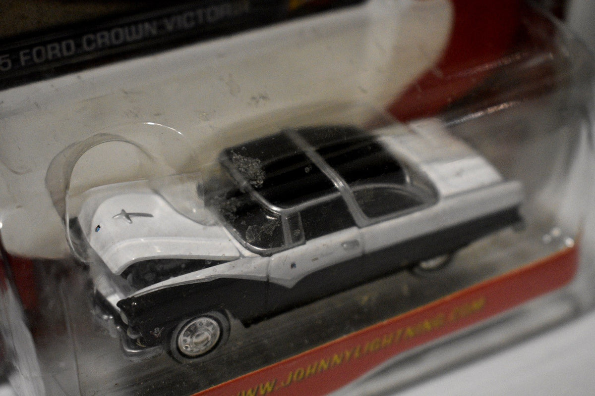 Johnny Lightning - American Chrome - 1955 Ford Crown Victoria