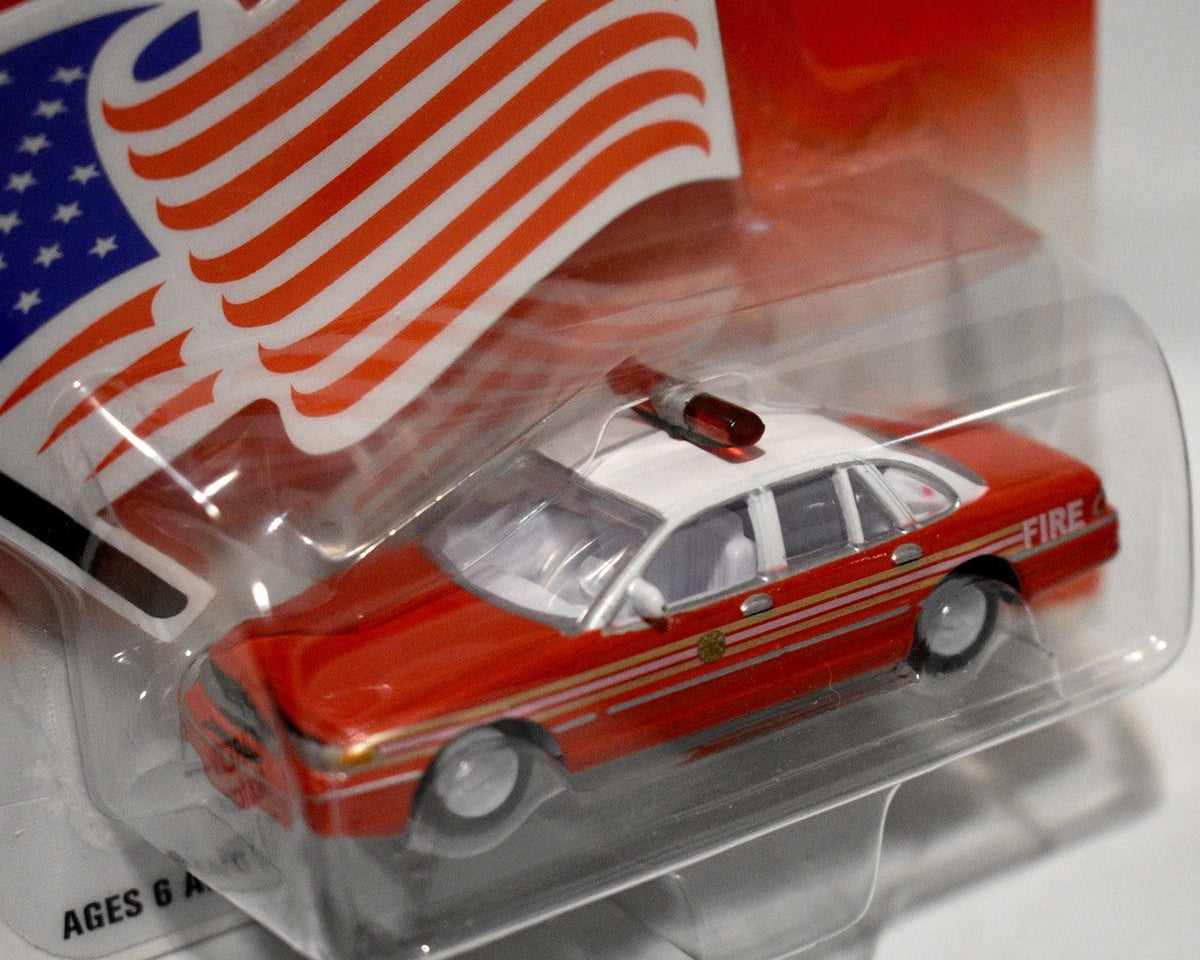 Johnny Lightning American Heroes - White Lightning - Ford Crown Victoria Fire Chief Car