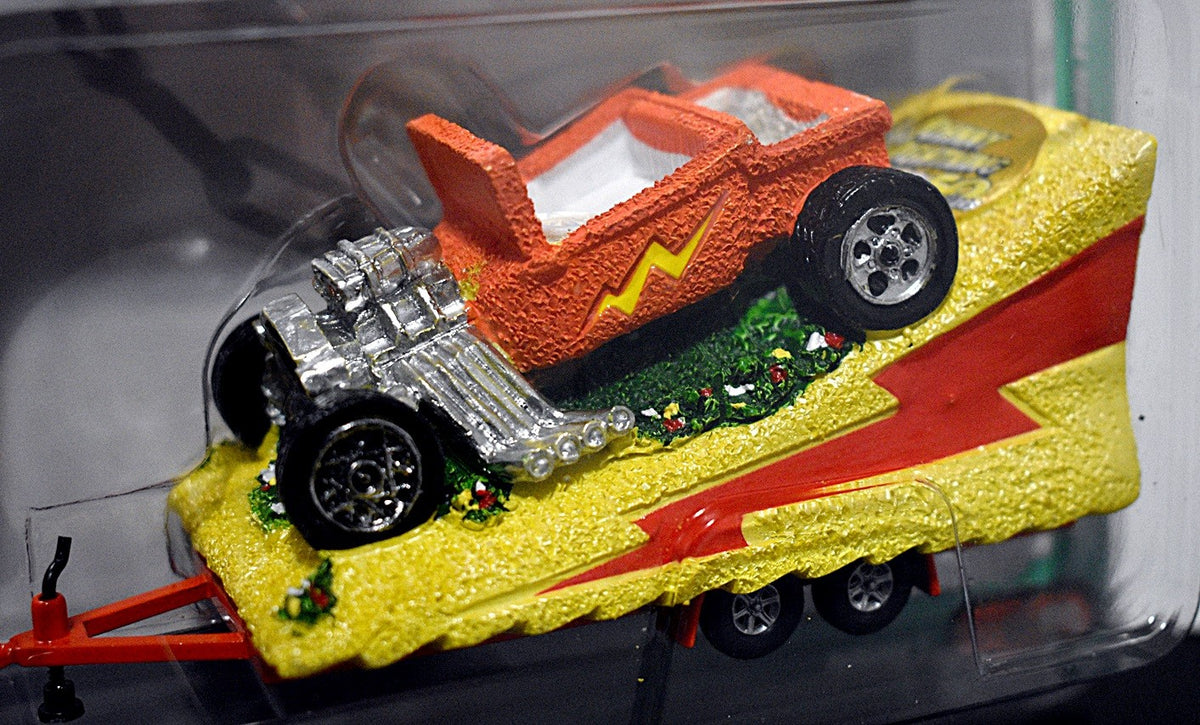 Johnny Lightning - Tow & Go - 1965 Chevrolet El Camino with Hot Rod Parade Float