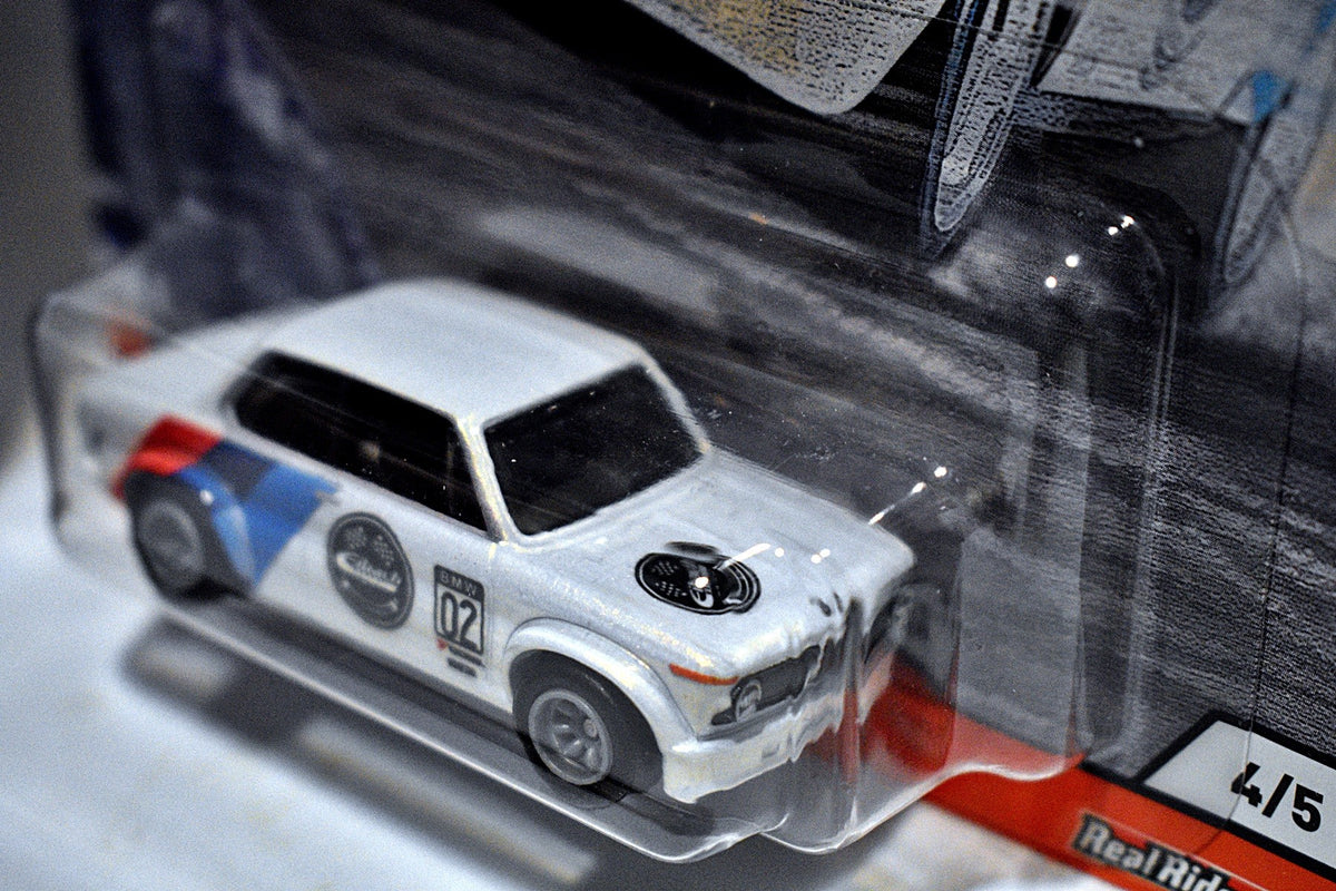 Hot Wheels Premium  BMW 2002