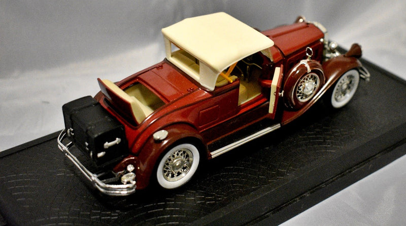 Signature Models - 1930 Pierce-Arrow Model B