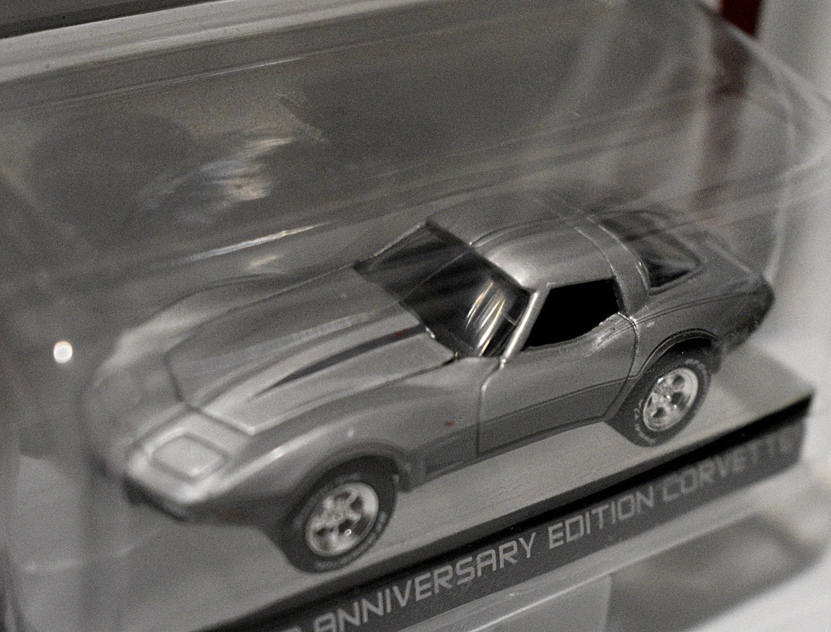 Greenlight Corvette Collection 1978 Silver Anniversary Edition Chevrolet Corvette